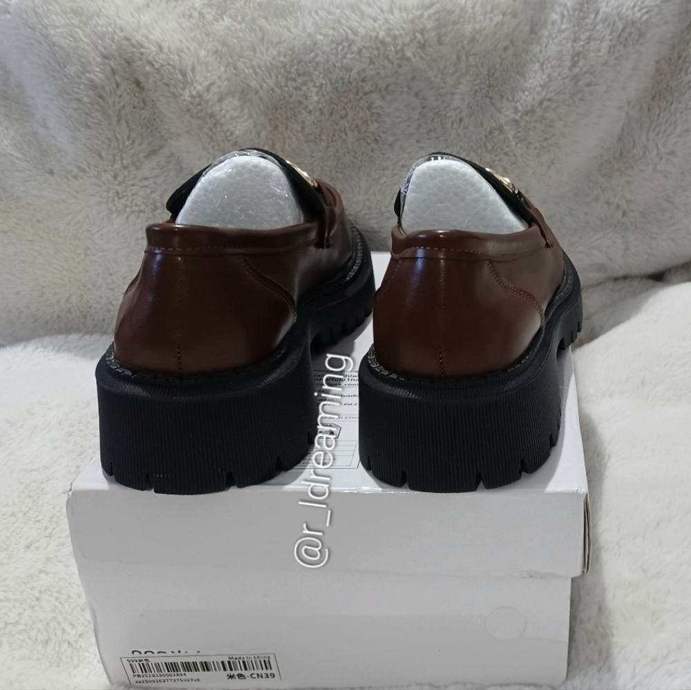 NIB Women's Brown Chain-Accent Leather Loafers Size 39 (US 8.5) - Picture 3 of 6
